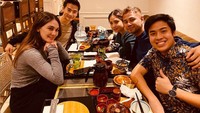 Tak hanya itu saja, kedekatan Ryochin dan Luna Maya juga tampak saat mereka berdua berlibur ke Jepang bersama. Saat itu mereka juga bertemu dengan Raffi Ahmad dan Nagita Slavina. Mereka pun langsung makan bersama. Foto: Instagram @ryochin424