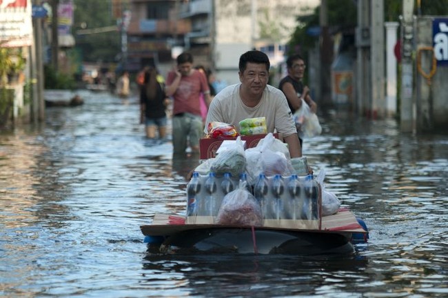 Ikuti 5 Tips Menjaga Keamanan Makanan dan Air Bersih Ini Saat Banjir