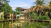 Di dalam agrowisata Bonto Labbu dengan luas 30 meter persegi itu, terdapat bangunan jembatan setinggi empat meter untuk dijadikan sebagai tempat berswafoto dan menikmati matahari terbenam (Foto: Moehammad Bakrie/detikcom)