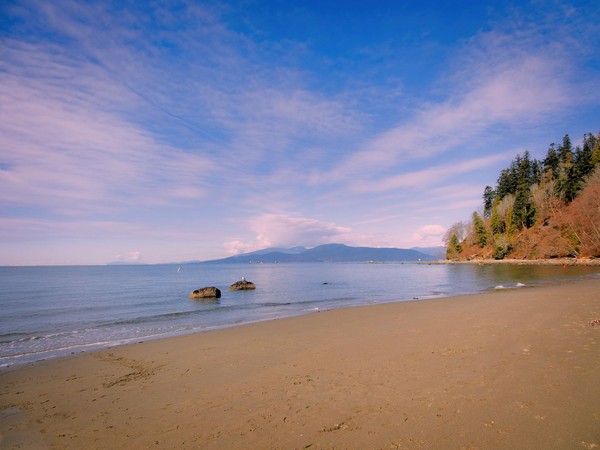 Kanada punya Wreck Beach di Vancouver. Dengan garis pantai 7,8 km, pantai nudis ini jadi salah satu yang terpanjang di dunia. Pantai ini populer pada awal tahun 1970an. (iStock)