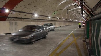 Ongkos bikinnya adalah Rp 7,1 triliun. Atas inovasi ini, pada 2011 SMART Tunnel mendapat penghargaan UN Habitat Scroll of Honour Award. (Institution of Civil Engineers)