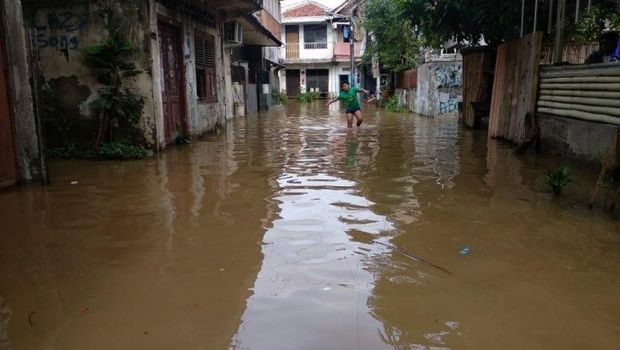 Banjir di Kawasan Pasar Baru Jakpus Surut, Warga Beraktivitas Normal
