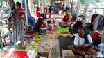 Halte TransJakarta Jadi Sasaran Tempat Mengungsi Korban Banjir