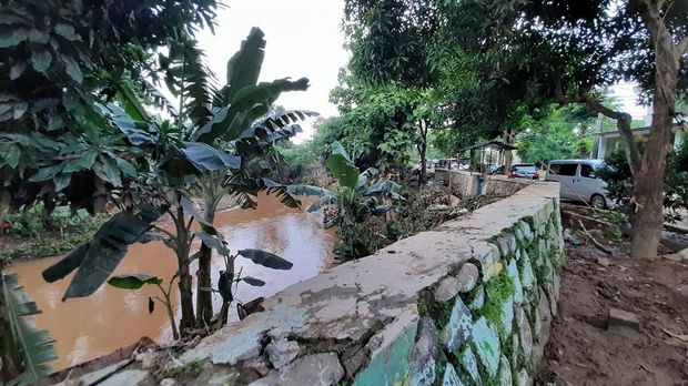 Melihat Sungai Cikeas yang Luapannya Buat Villa Nusa Indah Banjir