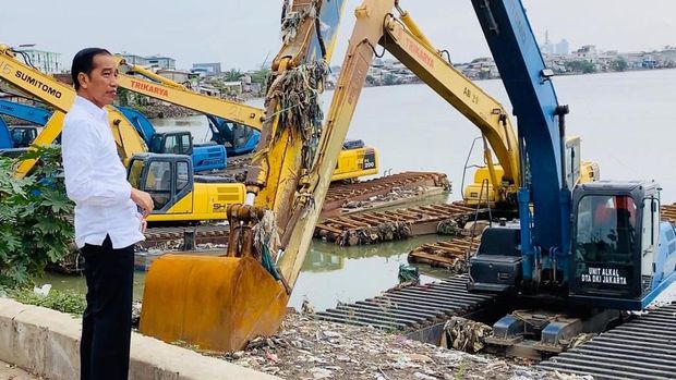 Jokowi Sidak Waduk Pluit / 