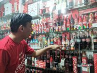 Tak Mau Hitung Lagi, Kolektor Botol Coca-Cola Ini Sudah Habiskan Rp 515 Juta