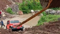 Peristiwa itu terjadi saat rombongan Pemkab Karanganyar meninjau proyek Waduk Jlantah di Kecamatan Jatiyoso. (Istimewa)
