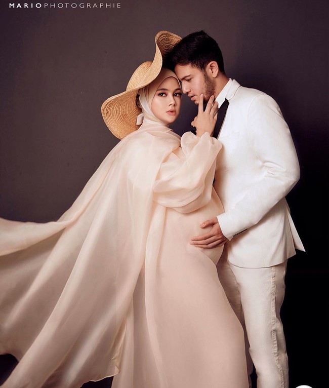 Setelah resmi bercerai dengan Risty Tagor pada 25 September 2014, Rifky Balweel menikah dengan Biby Alraen pada 7 Januari 2018, di Auditorium Mutiara, PTIK, Kebayoran Baru. Selang beberapa bulan, Biby hamil anak pertamanya dengan Rifky.  Foto: instagram @bibyalraen13