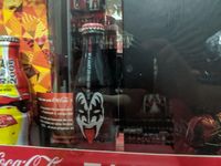 Tak Mau Hitung Lagi, Kolektor Botol Coca-Cola Ini Sudah Habiskan Rp 515 Juta