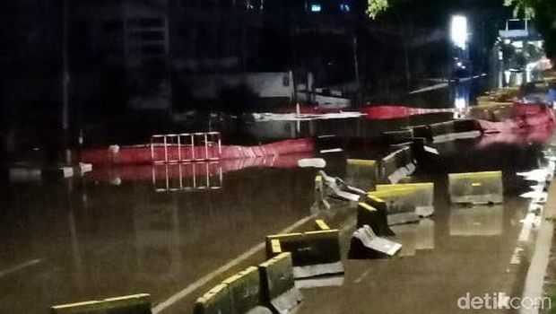 Banjir Masih Genangi Daan Mogot-Kebon Jeruk Jakbar