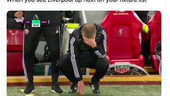 Pelatih ini pusing karena harus melawan Liverpool di pertandingan berikutnya. Foto: istimewa