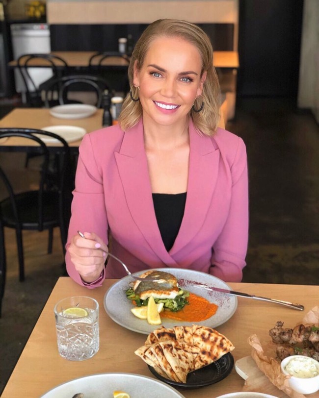 Aku tidak lagi berlatih tujuh jam sehari. Aku menjalani hidup normal. Dulu aku makan banyak untuk menjadi bahan bakar berkompetisi. Itu adalah penyesuaian dari atlet profesional ke kehidupan normal dan aku kesulitan, tutur Jelena kepada The Sunday Telegraph. Foto: Instagram @dokic_jelena