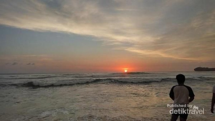 Dinas Pariwisata Gunungkidul menggelar tradisi padusan di Pantai Sundak, 17 Februari 2026. Acara terbuka untuk umum.