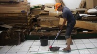 Sejumlah barang dagangan rusak akibat banjir.