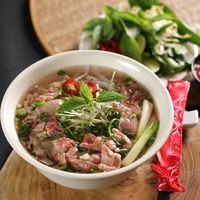 5 Tempat Makan Pho Enak yang Bisa Hangatkan Tubuh Siang Ini