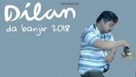 Melihat Lagi Meme Kocak Pria yang Makan Pecel Lele Saat Banjir