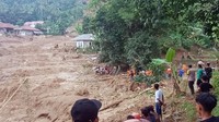 Begini kondisi salah satu desa yang tertimbun longsor. Pool/SAR Bandung.
