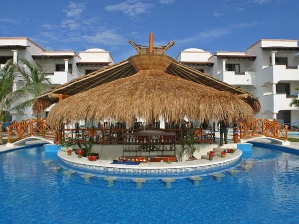 Seperti namanya, Hidden Beach Resort adalah penginapan nudis yang terpencil. Penginapan ini menawarkan 42 suite pantai khusus orang dewasa. Kegiatan berjemur, makan di restoran, berenang dilakukan dalam keadaan telanjang. (Trivago) Seperti namanya, Hidden Beach Resort adalah penginapan nudis yang terpencil. Penginapan ini menawarkan 42 suite pantai khusus orang dewasa. Kegiatan berjemur, makan di restoran, berenang dilakukan dalam keadaan telanjang. (Trivago)