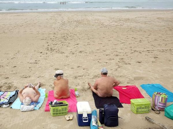 Foto: Pantai Nudis Untuk Liburan Telanjang Bulat