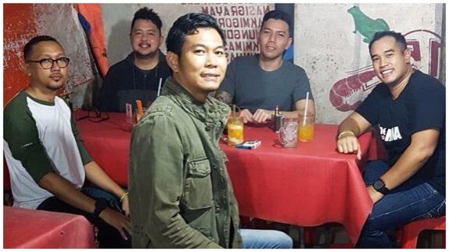 Ardi Bakrie hingga Michael Bambang Hartono, 5 Konglomerat yang Tak Gengsi Makan di Warung Pinggir Jalan