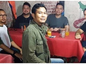 Ardi Bakrie hingga Michael Bambang Hartono, 5 Konglomerat yang Tak Gengsi Makan di Warung Pinggir Jalan