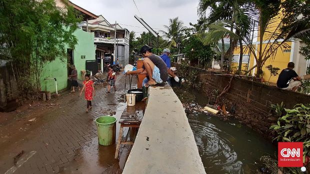 Pasca-Banjir 3 Meter, Warga Tajur Minim Suplai Air Bersih