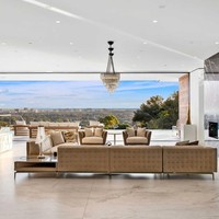 Rumah ini memiliki luas bangunan yang hampir mencapai 1.100 meter persegi. Terdapat lima kamar tidur dan sembilan kamar mandi. (Foto: The Agency Re)