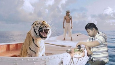Melihat Lagi Meme Kocak Pria yang Makan Pecel Lele Saat Banjir