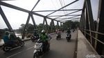 Jembatan Kali Bekasi Alami Pergeseran Akibat Luapan Sungai