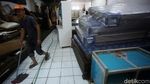 Sejumlah Toko di Bekasi Mulai Bersih-bersih Usai Banjir