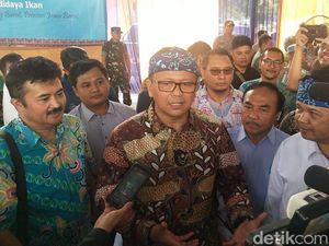 Jaring Apung di Waduk Cirata Ditertibkan, Menteri Edhy Tawarkan Bioflok