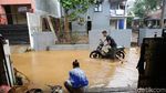 Banjir Surut, Warga Komplek IKPN Bintaro Mulai Bersih-bersih