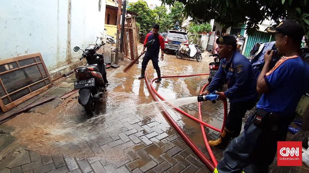 Pasca-Banjir 3 Meter, Warga Tajur Minim Suplai Air Bersih