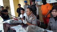 Agus menuturkan Suratmin dan Paniyati yang masih ada hubungan kerabat itu rupanya sudah menjalin hubungan selama tiga tahun. Bukit Batur Agung menjadi tempat keduanya biasa janjian bertemu.