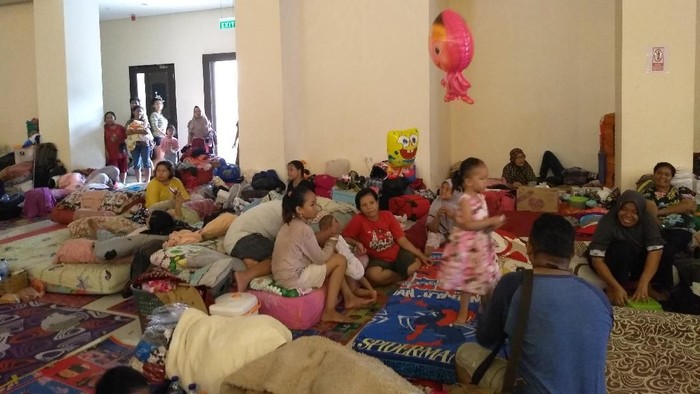Warga Pengadegan Jaksel bertahan di pengungsian (Azizah-detikcom) Warga Pengadegan Jaksel bertahan di pengungsian (Azizah-detikcom)