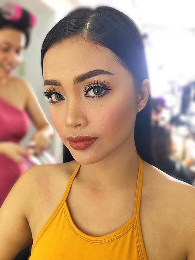 Guru sekolah menengah Nikki San Diego viral setelah berbagi foto selfie di kelas. Kecantikan yang dimiliki oleh Nikki membuat dirinya dikagumi. Foto: Facebook