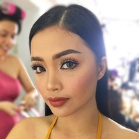 Guru sekolah menengah Nikki San Diego viral setelah berbagi foto selfie di kelas. Kecantikan yang dimiliki oleh Nikki membuat dirinya dikagumi. Foto: Facebook