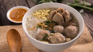 Buka Siang Hari, Restoran Bakso di Puncak Ditegur Warga karena Langgar SKB