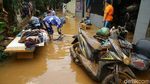 Banjir Surut, Warga Komplek IKPN Bintaro Mulai Bersih-bersih