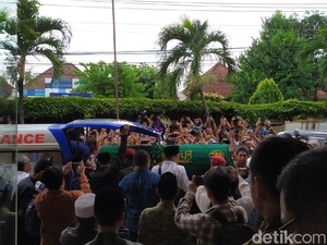 Jenazah Yunahar Diberangkatkan dari Kantor Muhammadiyah ke Masjid Gedhe
