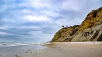 Black Beach di La Jolla, California pernah jadi satu-satunya pantai nudis di Amerika Serikat. Selama lebih dari 50 tahun, pantai ini menjadi tempat liburan bagi siapa pun yang mau mendekatkan diri ke alam sambil telanjang bulat. (iStock)