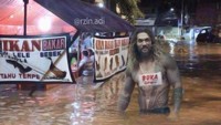 Apa mungkin warung pecel lele tempat Ipunk makan adalah milik Aquaman? Wah, kreatif banget nih pemikiran netizen! Foto: Istimewa