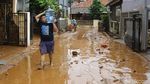 Banjir Surut, Warga Komplek IKPN Bintaro Mulai Bersih-bersih