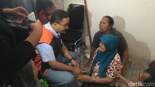Anies Kunjungi Tempat Pengungsian di Duri Kosambi