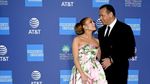 Usia Setengah Abad, Jennifer Lopez Tetap Kece dengan Gaun Floral