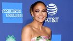 Usia Setengah Abad, Jennifer Lopez Tetap Kece dengan Gaun Floral