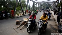 Begini kondisi terkini Jembatan Kali Bekasi yang mengalami pergeseran, Jumat (3/1/2020).