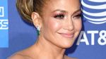 Usia Setengah Abad, Jennifer Lopez Tetap Kece dengan Gaun Floral