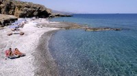 Hotel Vritomartis di Yunani termasuk setengah nudis. Karena kegiatan di luar hotelnya masih boleh dilakukan dengan memakai baju. Tapi lain cerita dengan area pantai dan kolam renangnya. Di area ini, tamu diharuskan untuk telanjang. (Trivago)