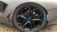 Bentuk unik bagian belakangnya benar-benar seperti mobil sport. Garis tajam ala mobil Lamborghini tetap tercetak di sana. Tak lupa pula spoiler tetap dipakai di modifikasi liar ini.